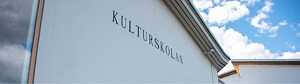 Vit byggnad med texten Kulturskolan på fasaden
