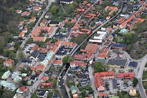 Flygbild över centrala Trosa stad.