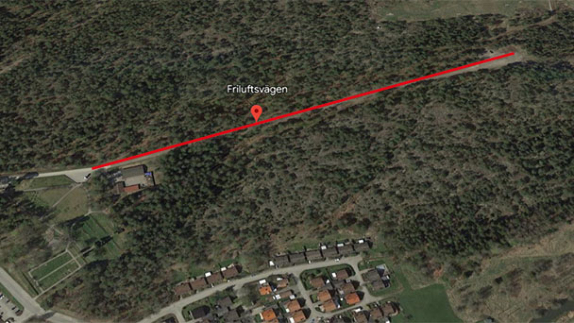 Kartbild med ett rött streck längs med Friluftsvägen.